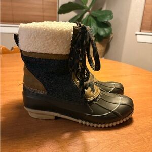 Brown and Black Duck Boots with a Sporty Vibe